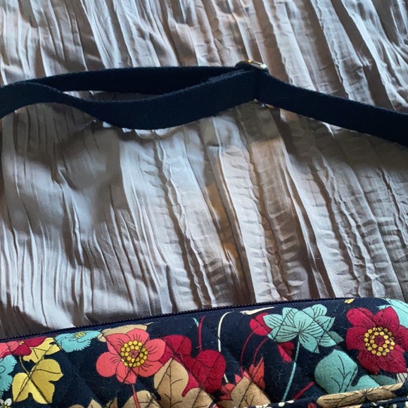 Vera Bradley IPad/tablet/small computer case - Picture 3 of 11